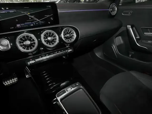 Mercedes-Benz CLA 180