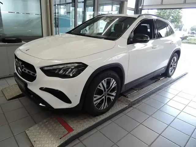 Mercedes-Benz GLA 220