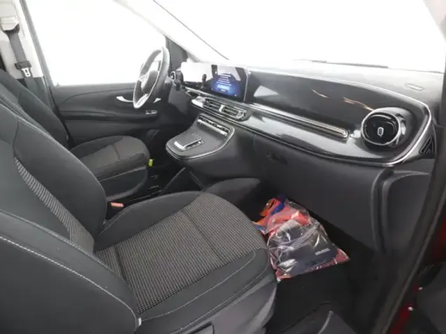 Mercedes-Benz V 220