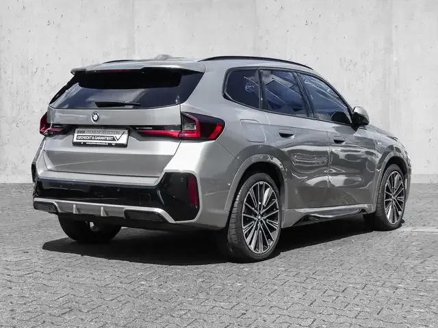 BMW iX1