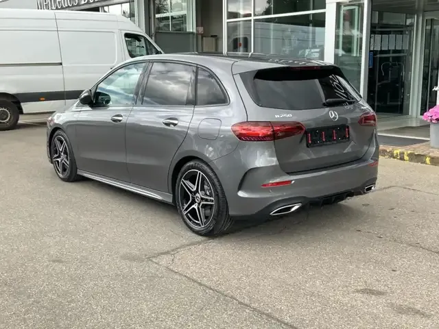 Mercedes-Benz B 250