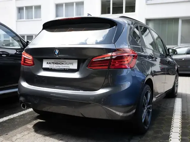 BMW 218