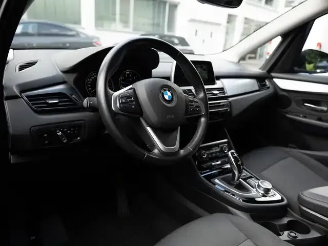 BMW 218