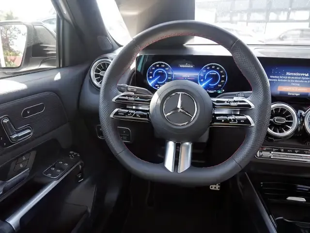 Mercedes-Benz EQB 300