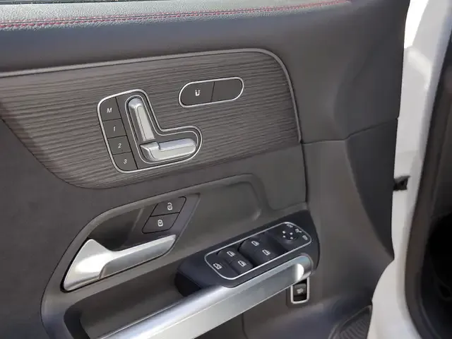 Mercedes-Benz EQB 300