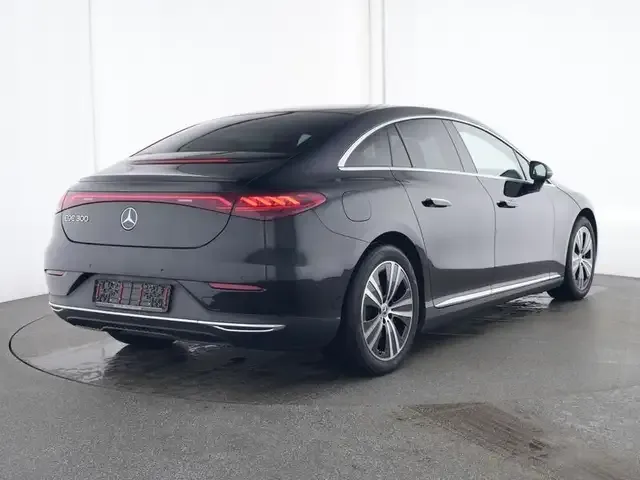 Mercedes-Benz EQE 300