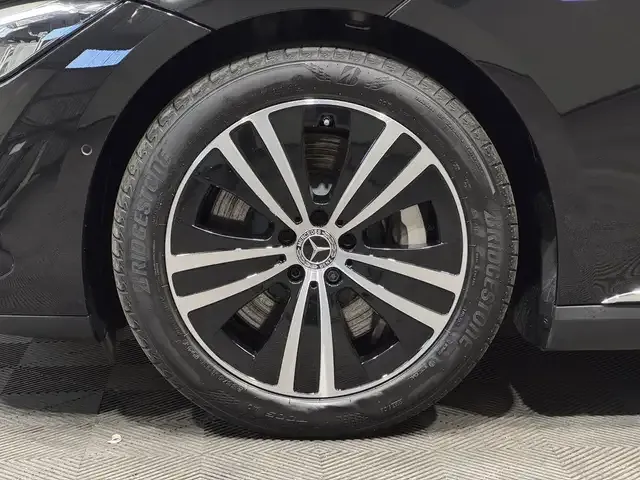 Mercedes-Benz EQE 300