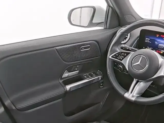 Mercedes-Benz EQB 300