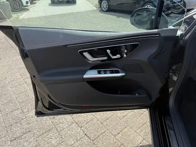 Mercedes-Benz EQE 300
