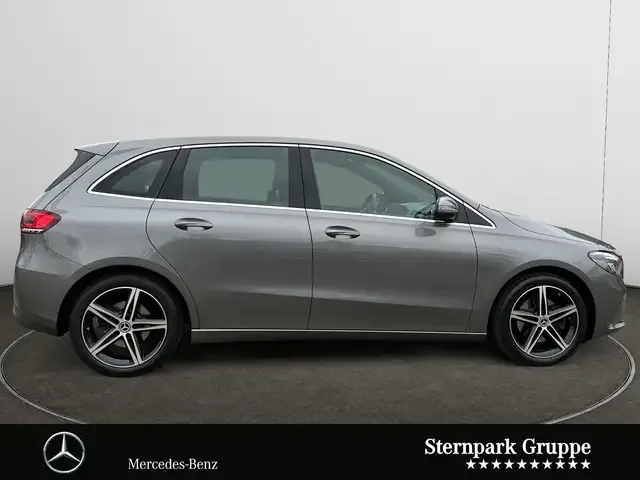Mercedes-Benz B 220