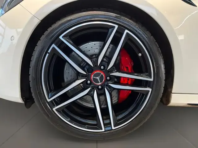 Mercedes-Benz E 63 AMG