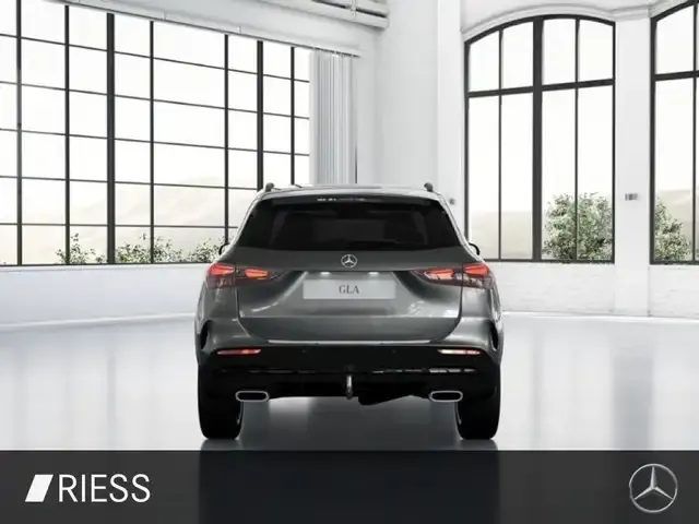 Mercedes-Benz GLA 220