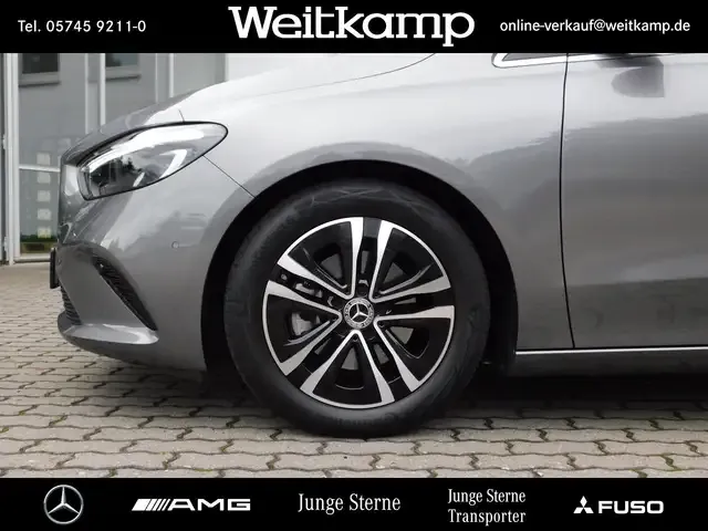Mercedes-Benz B 180