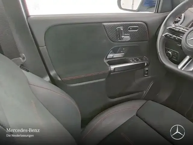 Mercedes-Benz EQB 300