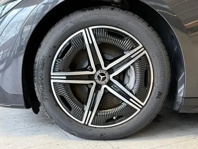 Mercedes-Benz EQE 350