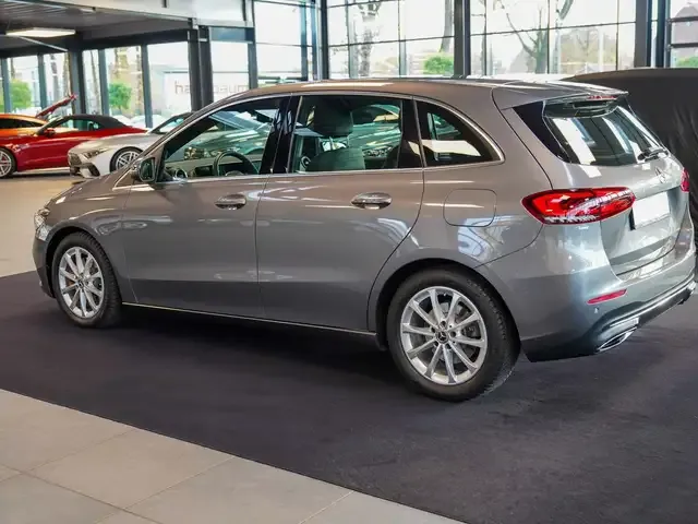 Mercedes-Benz B 220
