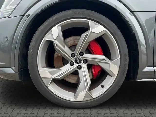 Audi SQ8 e-tron