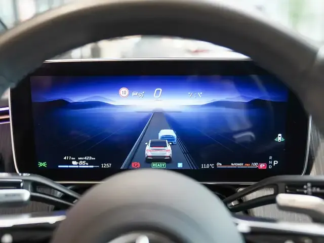 Mercedes-Benz EQE 43