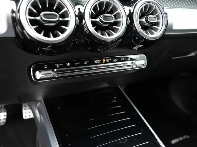 Mercedes-Benz EQB 300