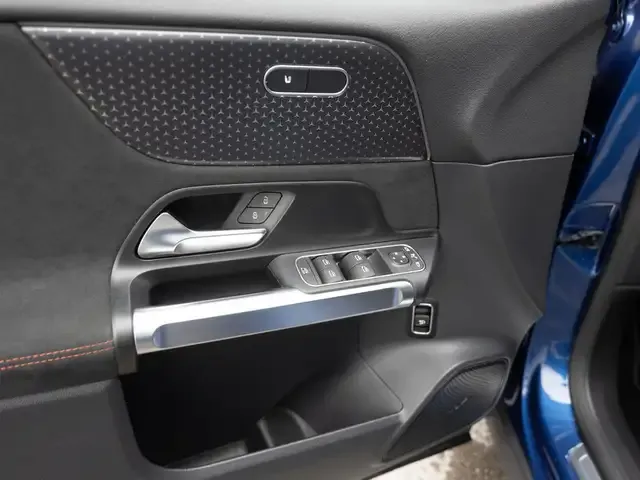 Mercedes-Benz EQB 300