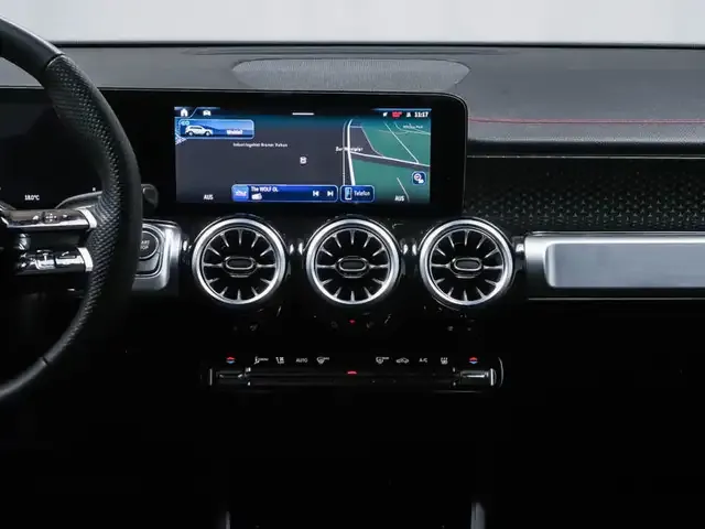 Mercedes-Benz EQB 300