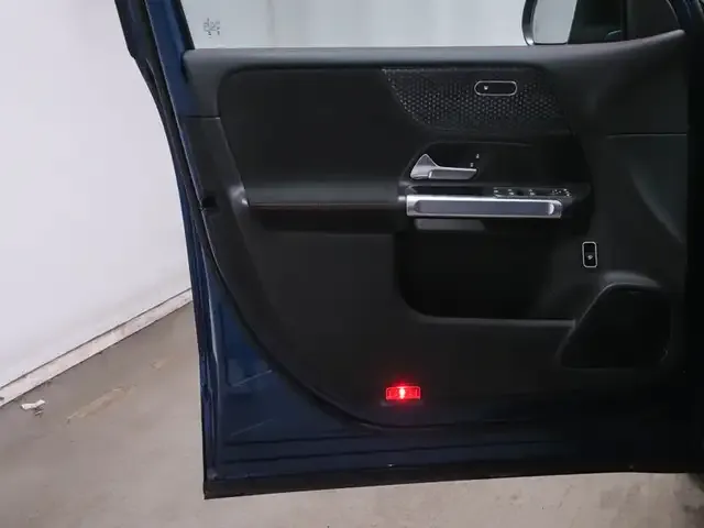 Mercedes-Benz EQB 300