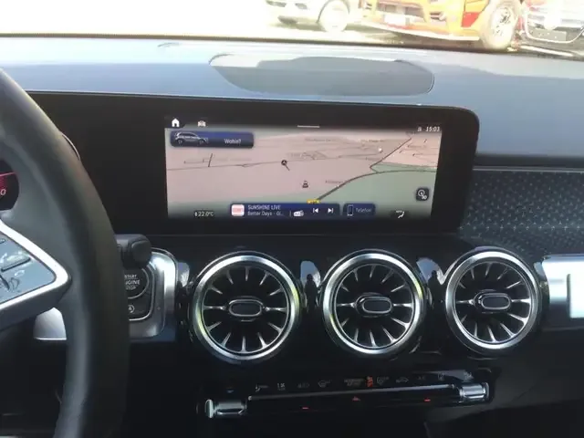 Mercedes-Benz GLB 220