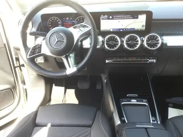 Mercedes-Benz GLB 220