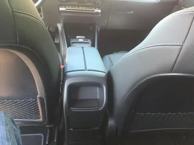 Mercedes-Benz GLB 220