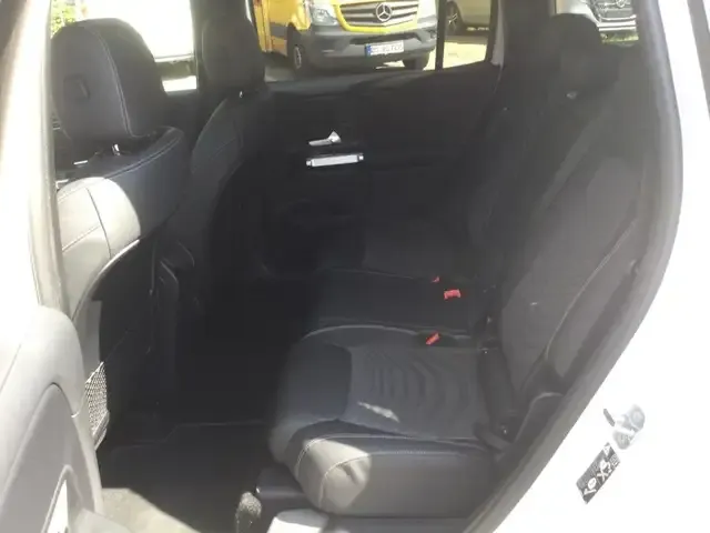 Mercedes-Benz GLB 220