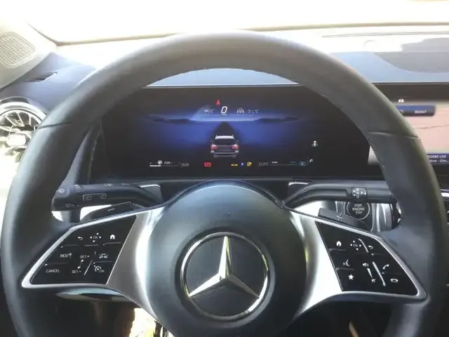 Mercedes-Benz GLB 220