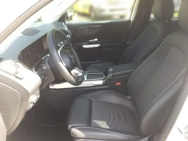 Mercedes-Benz GLB 220