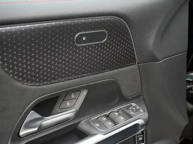 Mercedes-Benz EQB 300