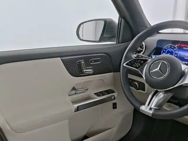 Mercedes-Benz EQB 300