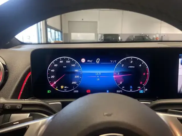 Mercedes-Benz GLB 200