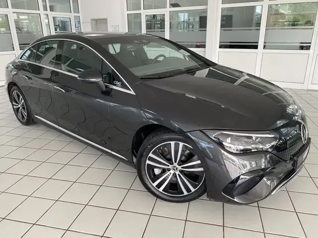 Mercedes-Benz EQE 300