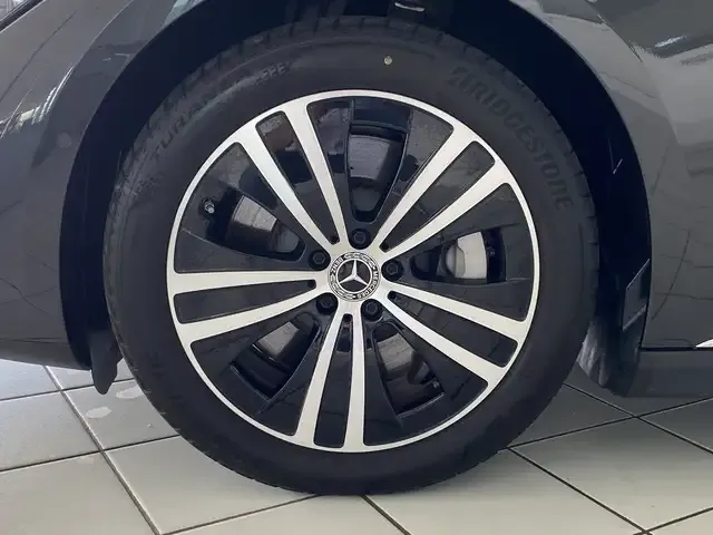 Mercedes-Benz EQE 300
