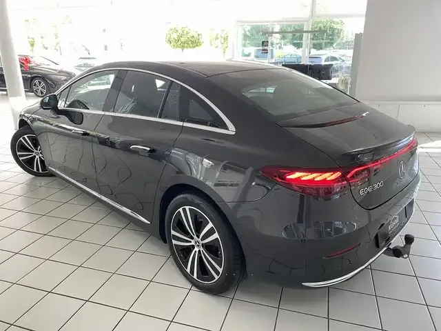 Mercedes-Benz EQE 300