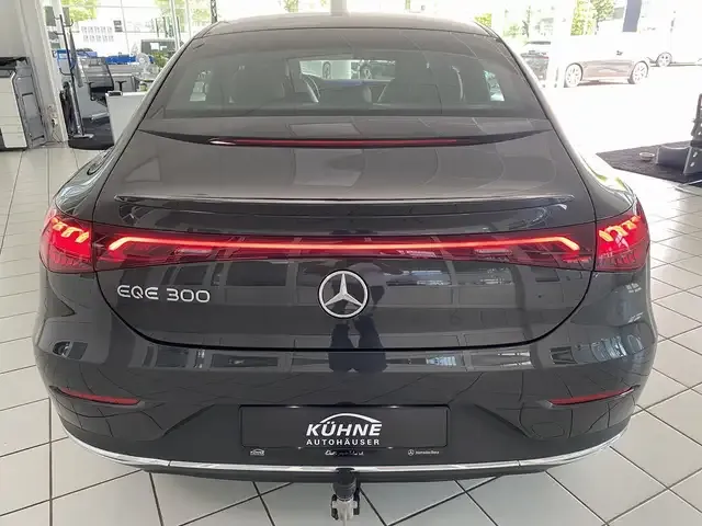 Mercedes-Benz EQE 300