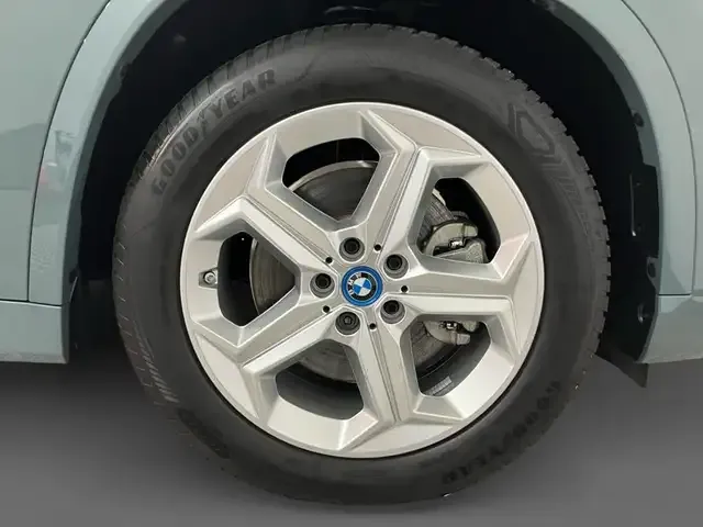 BMW iX1
