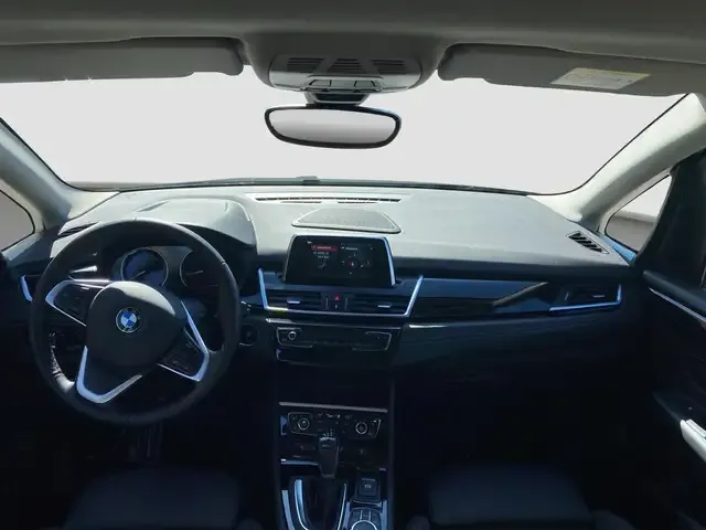 BMW 225