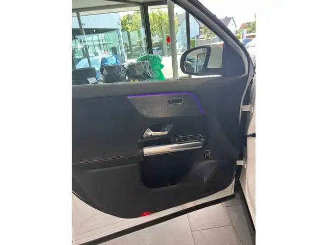 Mercedes-Benz EQA 300