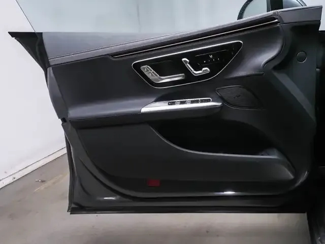 Mercedes-Benz EQE 300