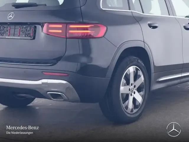 Mercedes-Benz GLB 180