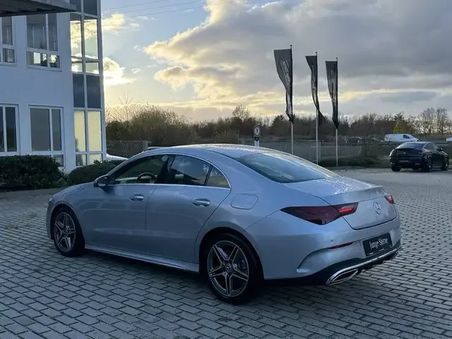 Mercedes-Benz CLA 200