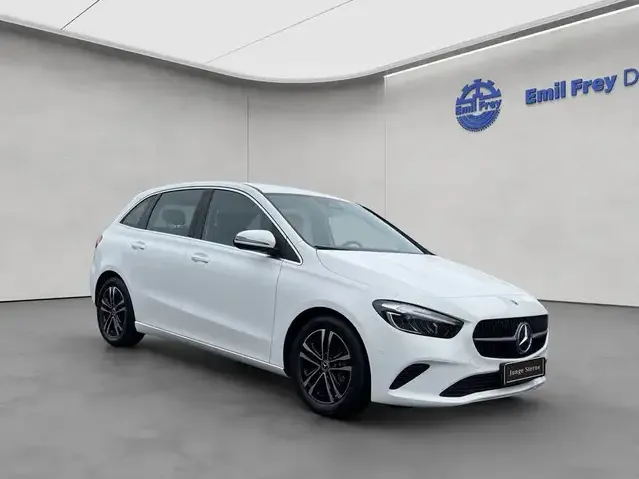 Mercedes-Benz B 180