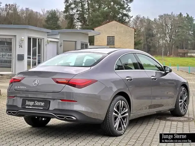 Mercedes-Benz CLA 200