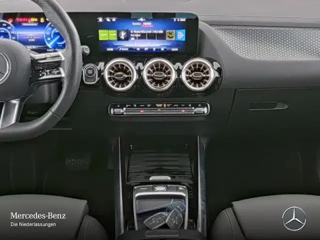Mercedes-Benz EQA 300