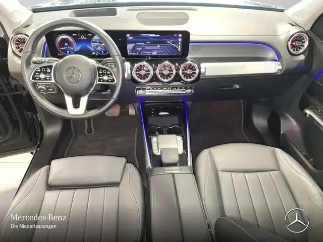 Mercedes-Benz GLB 220