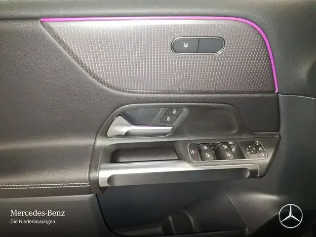 Mercedes-Benz GLB 220